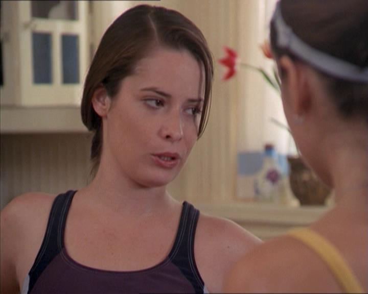 Charmed-Online-dot-215GiveMeASign0152.jpg