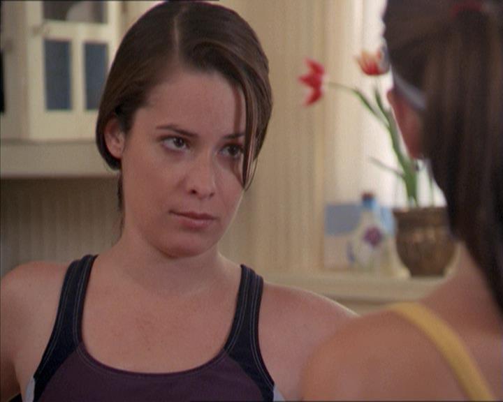 Charmed-Online-dot-215GiveMeASign0154.jpg