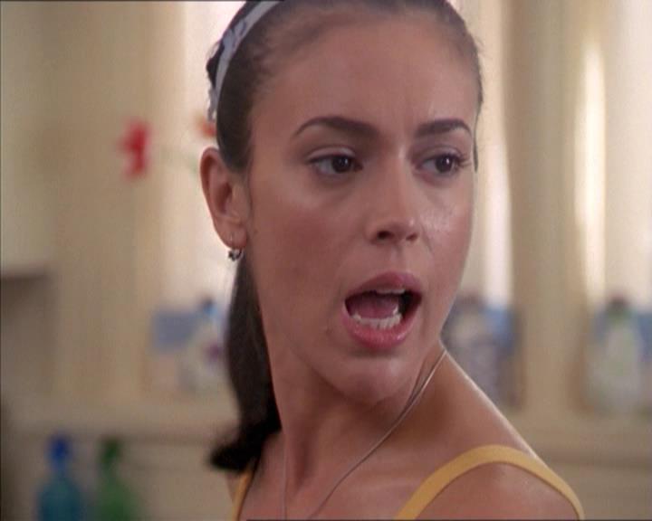Charmed-Online-dot-215GiveMeASign0165.jpg