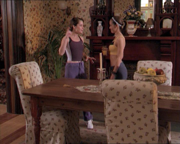 Charmed-Online-dot-215GiveMeASign0172.jpg