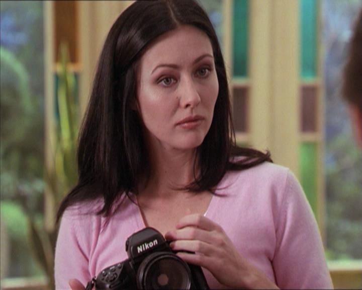 Charmed-Online-dot-215GiveMeASign0194.jpg