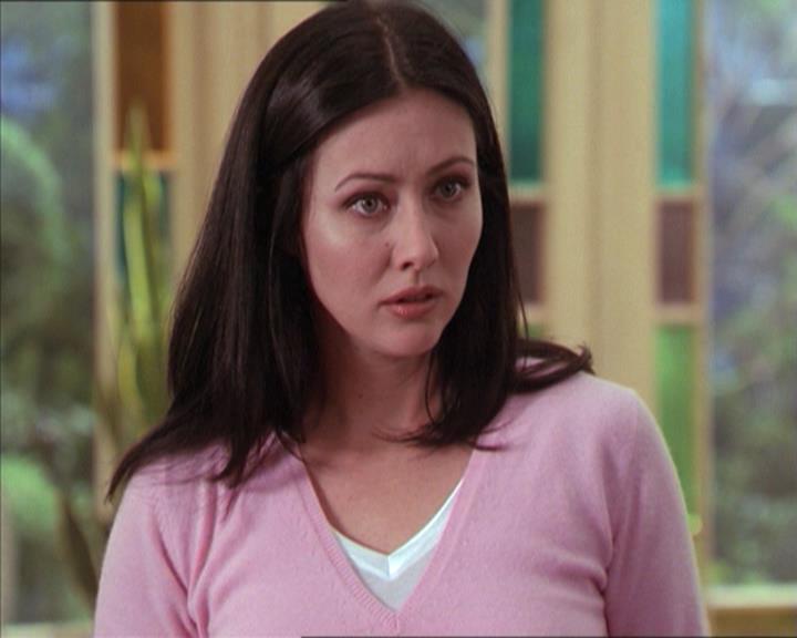 Charmed-Online-dot-215GiveMeASign0203.jpg