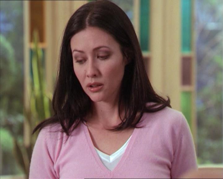 Charmed-Online-dot-215GiveMeASign0209.jpg