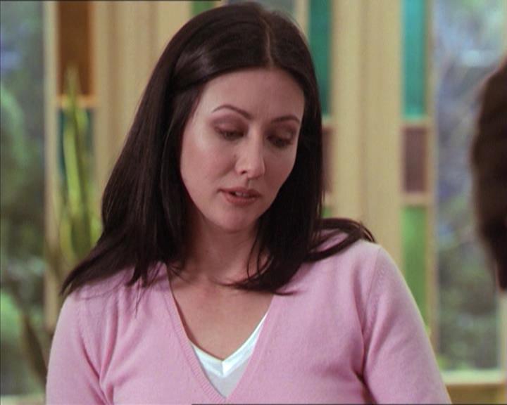 Charmed-Online-dot-215GiveMeASign0216.jpg