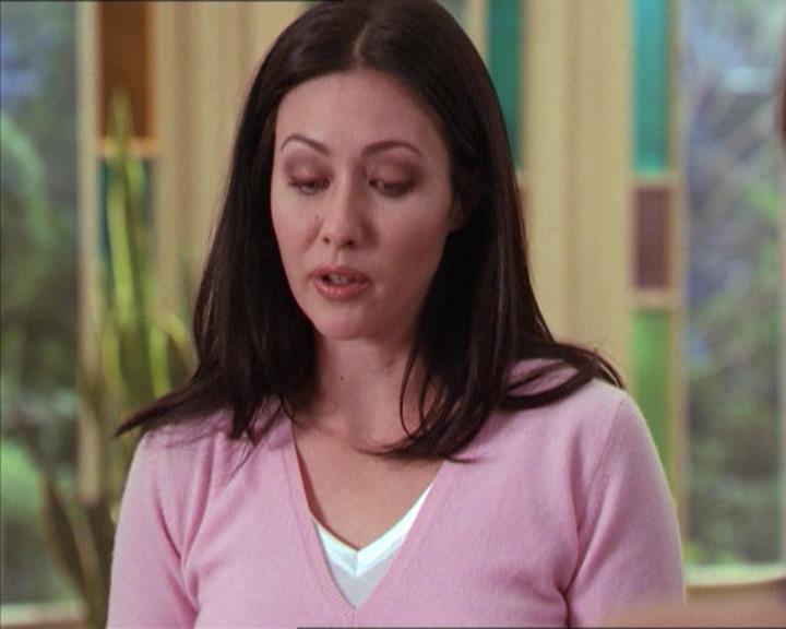 Charmed-Online-dot-215GiveMeASign0219.jpg