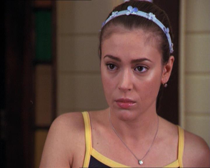 Charmed-Online-dot-215GiveMeASign0230.jpg