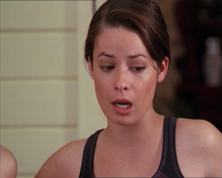 Charmed-Online-dot-215GiveMeASign0232.jpg
