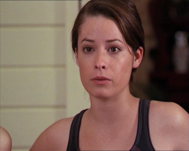 Charmed-Online-dot-215GiveMeASign0233.jpg