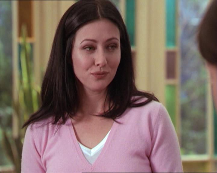 Charmed-Online-dot-215GiveMeASign0236.jpg