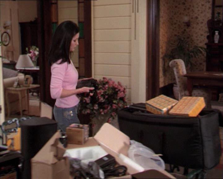 Charmed-Online-dot-215GiveMeASign0252.jpg