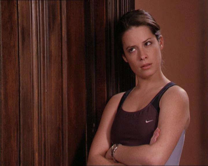 Charmed-Online-dot-215GiveMeASign0271.jpg