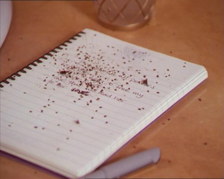 Charmed-Online-dot-215GiveMeASign0275.jpg