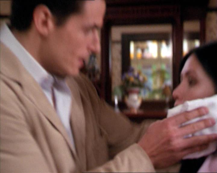 Charmed-Online-dot-215GiveMeASign0286.jpg