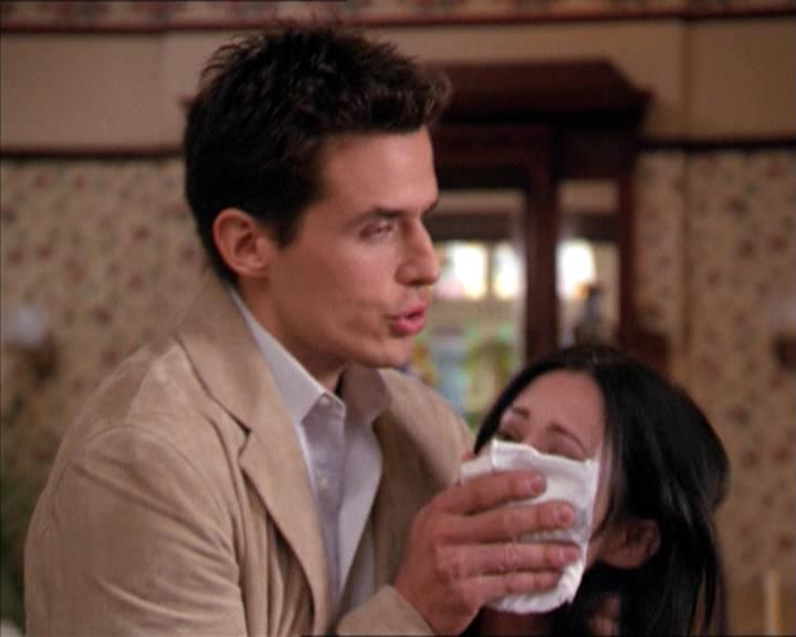 Charmed-Online-dot-215GiveMeASign0287.jpg