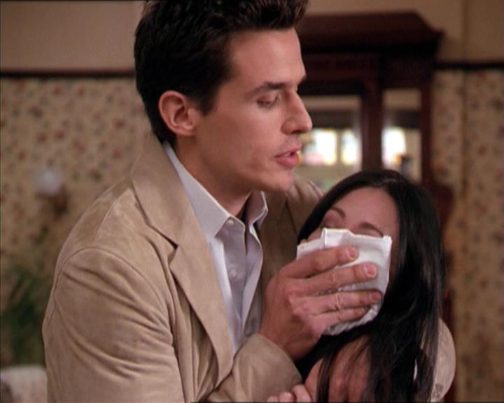 Charmed-Online-dot-215GiveMeASign0289.jpg