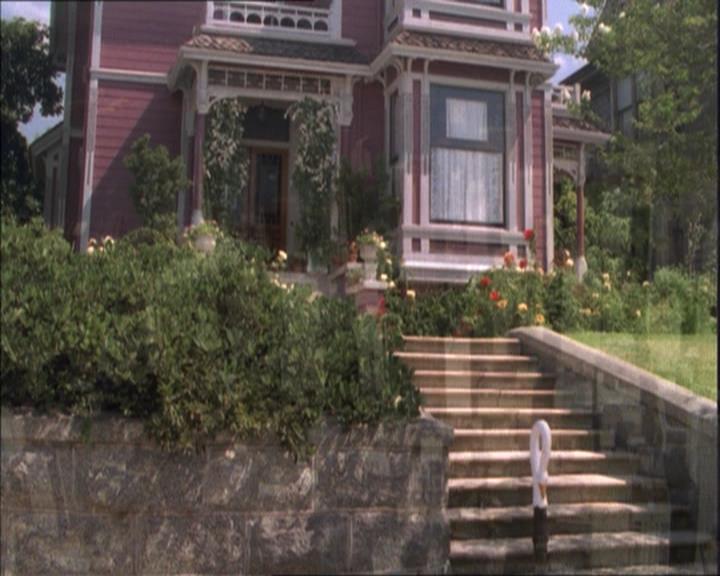 Charmed-Online-dot-215GiveMeASign0362.jpg