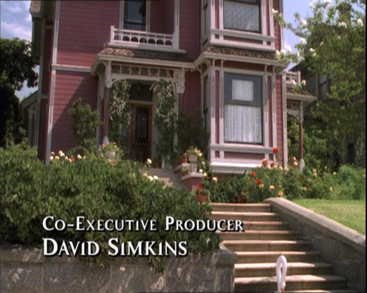 Charmed-Online-dot-215GiveMeASign0363.jpg