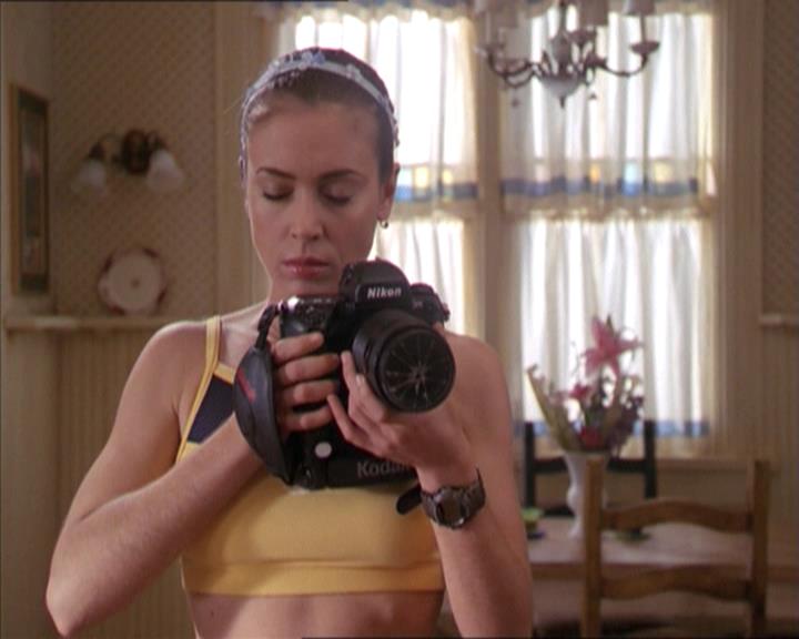 Charmed-Online-dot-215GiveMeASign0370.jpg