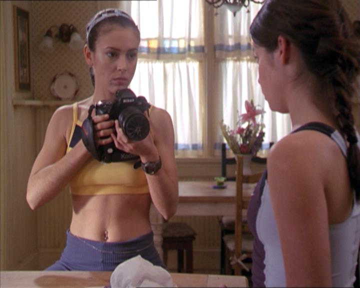 Charmed-Online-dot-215GiveMeASign0374.jpg