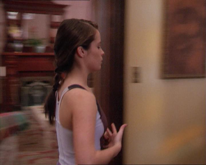 Charmed-Online-dot-215GiveMeASign0401.jpg