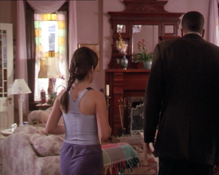Charmed-Online-dot-215GiveMeASign0414.jpg