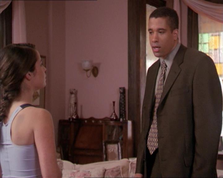 Charmed-Online-dot-215GiveMeASign0417.jpg