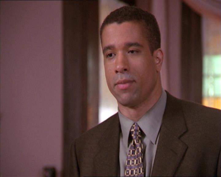 Charmed-Online-dot-215GiveMeASign0450.jpg