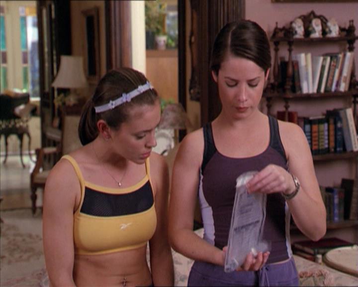 Charmed-Online-dot-215GiveMeASign0465.jpg