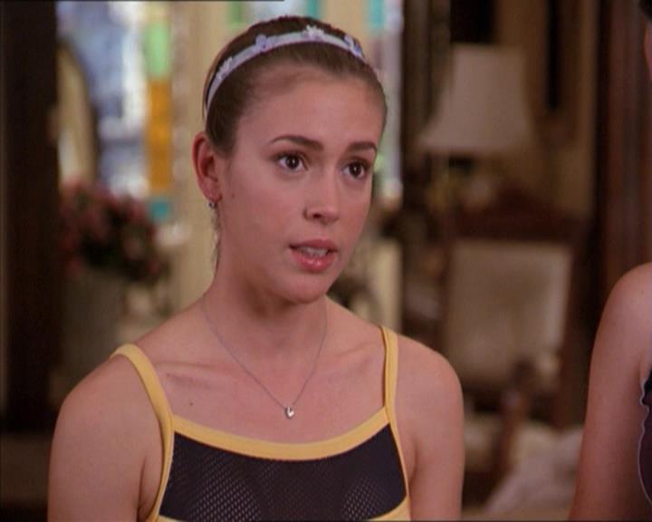 Charmed-Online-dot-215GiveMeASign0471.jpg