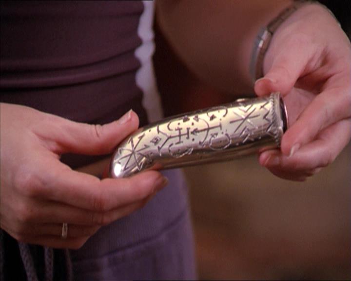 Charmed-Online-dot-215GiveMeASign0472.jpg