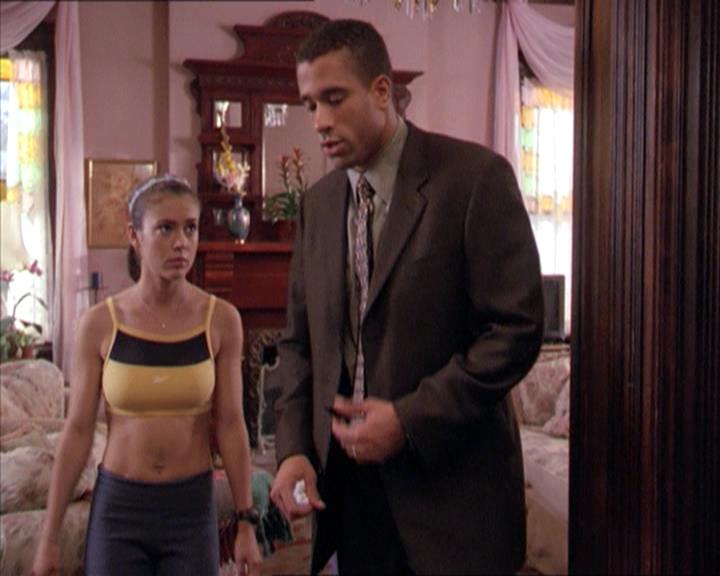 Charmed-Online-dot-215GiveMeASign0484.jpg