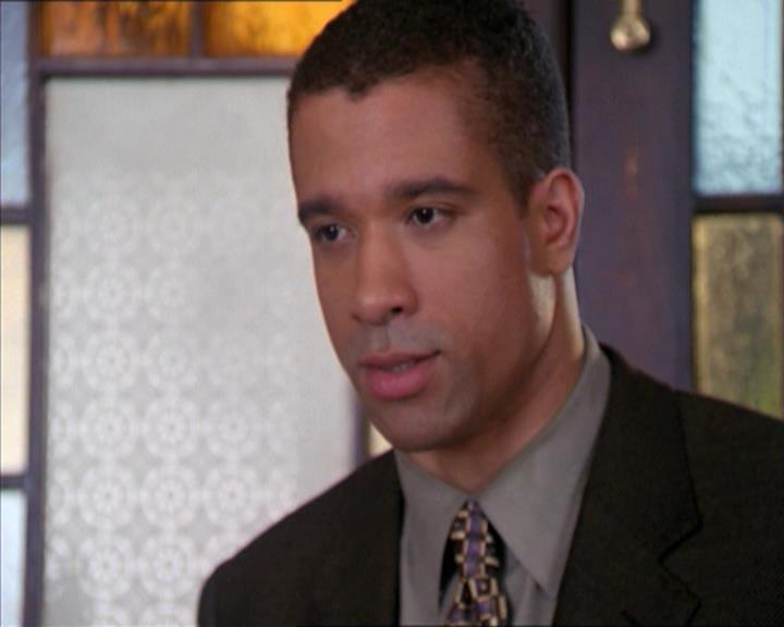 Charmed-Online-dot-215GiveMeASign0495.jpg