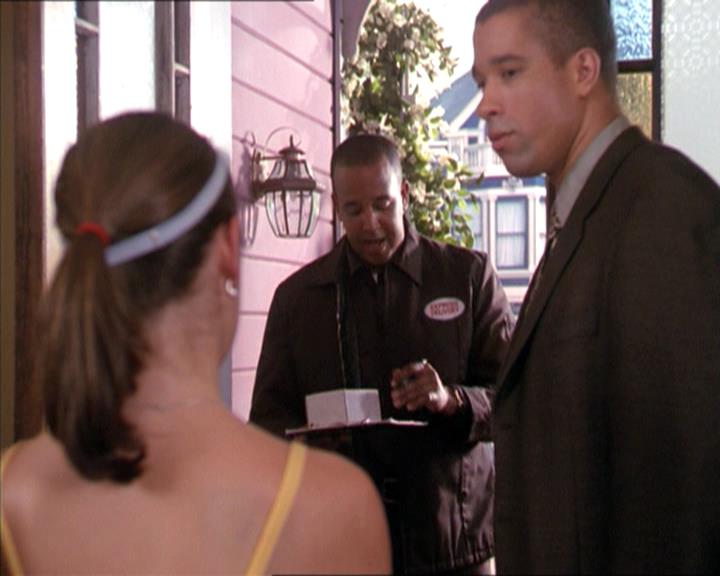 Charmed-Online-dot-215GiveMeASign0502.jpg