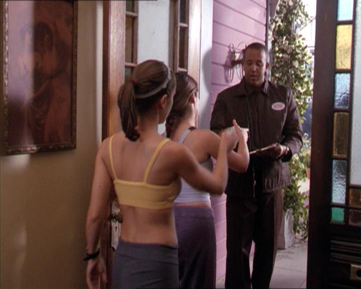 Charmed-Online-dot-215GiveMeASign0509.jpg