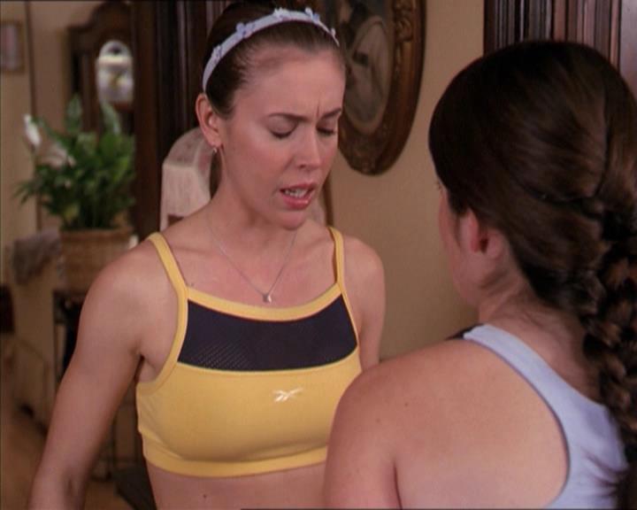 Charmed-Online-dot-215GiveMeASign0540.jpg