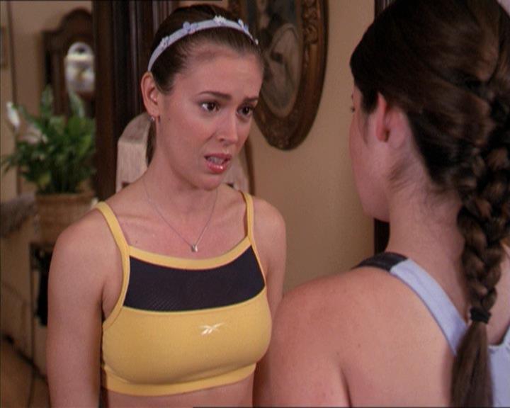 Charmed-Online-dot-215GiveMeASign0547.jpg