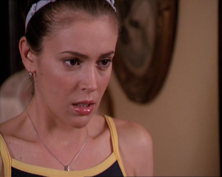 Charmed-Online-dot-215GiveMeASign0557.jpg