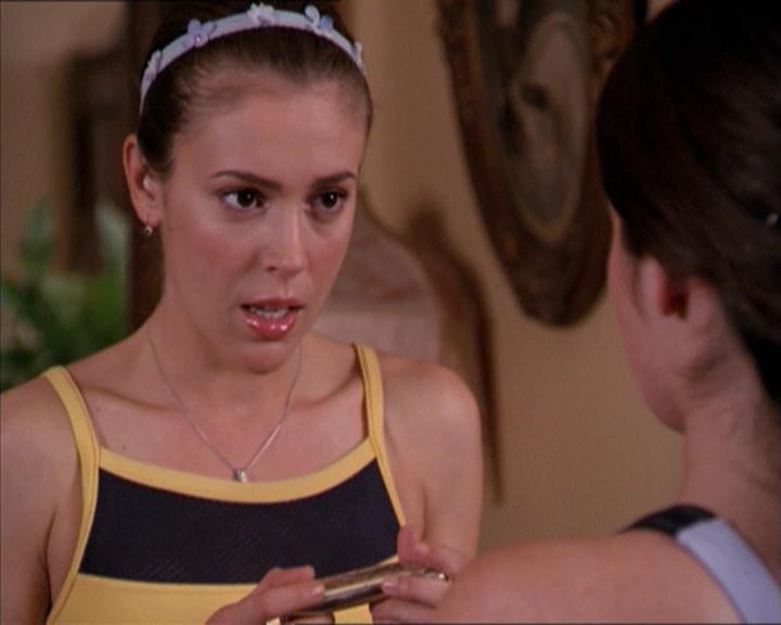 Charmed-Online-dot-215GiveMeASign0560.jpg