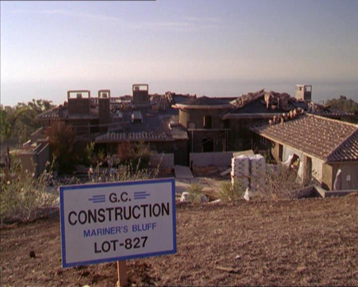 Charmed-Online-dot-215GiveMeASign0567.jpg