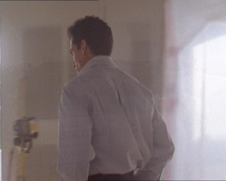 Charmed-Online-dot-215GiveMeASign0569.jpg