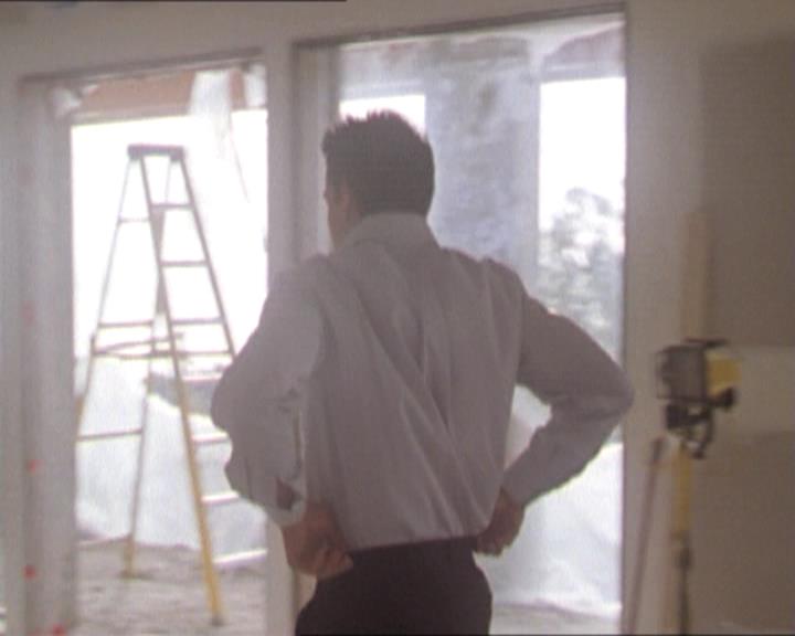 Charmed-Online-dot-215GiveMeASign0570.jpg