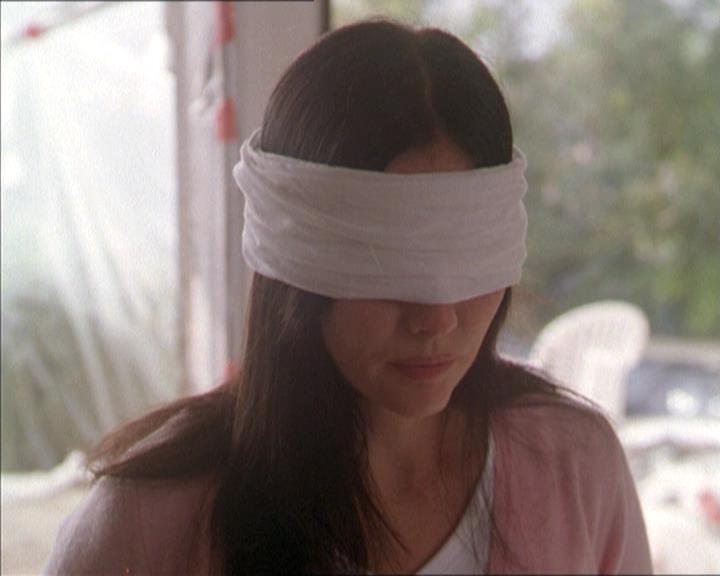 Charmed-Online-dot-215GiveMeASign0586.jpg