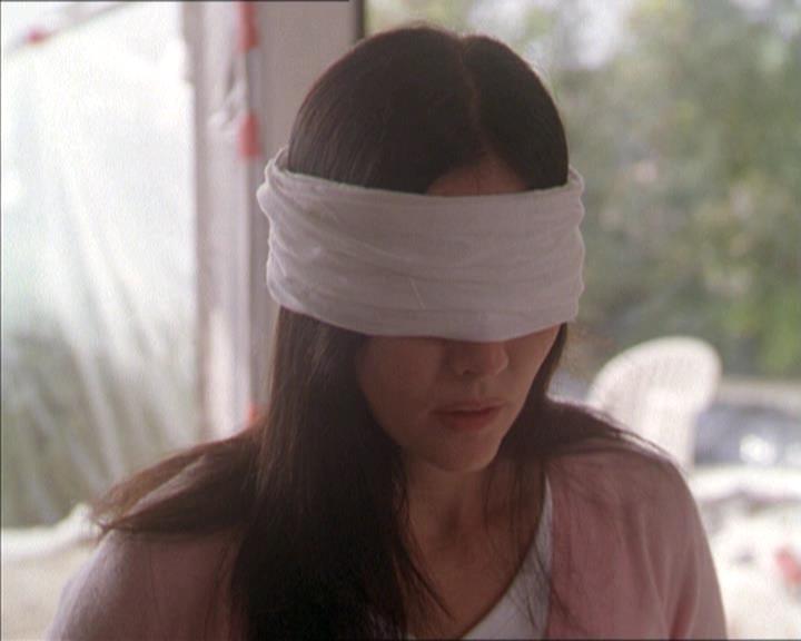 Charmed-Online-dot-215GiveMeASign0587.jpg