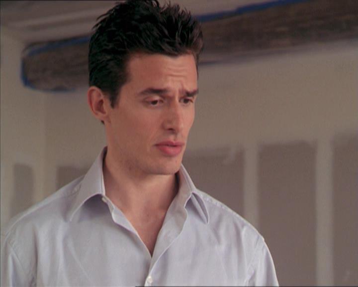 Charmed-Online-dot-215GiveMeASign0591.jpg