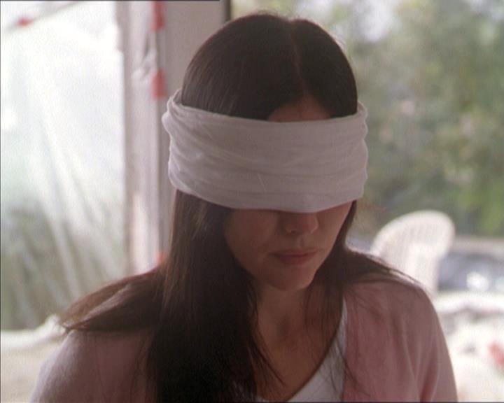 Charmed-Online-dot-215GiveMeASign0594.jpg