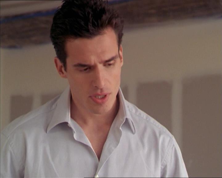 Charmed-Online-dot-215GiveMeASign0596.jpg