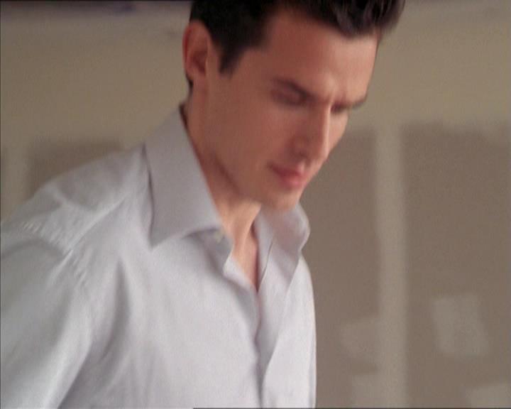 Charmed-Online-dot-215GiveMeASign0599.jpg