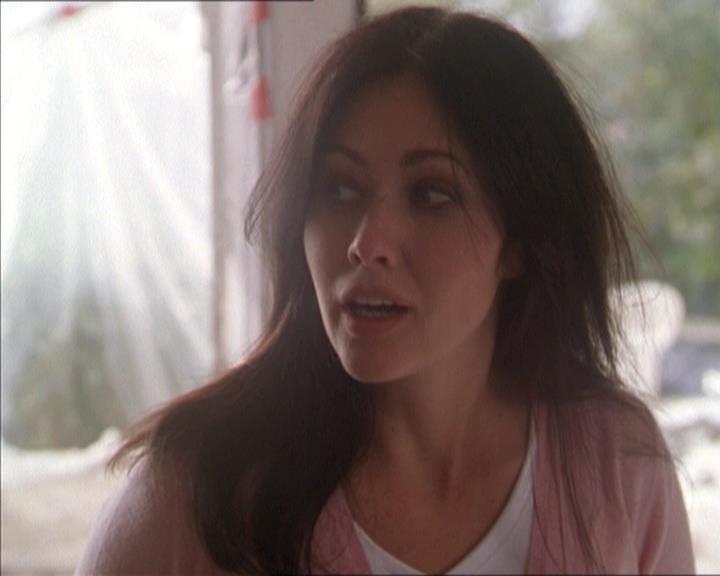 Charmed-Online-dot-215GiveMeASign0623.jpg