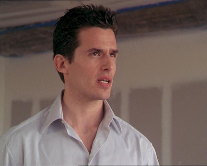 Charmed-Online-dot-215GiveMeASign0627.jpg
