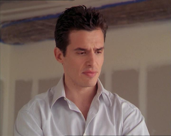 Charmed-Online-dot-215GiveMeASign0638.jpg